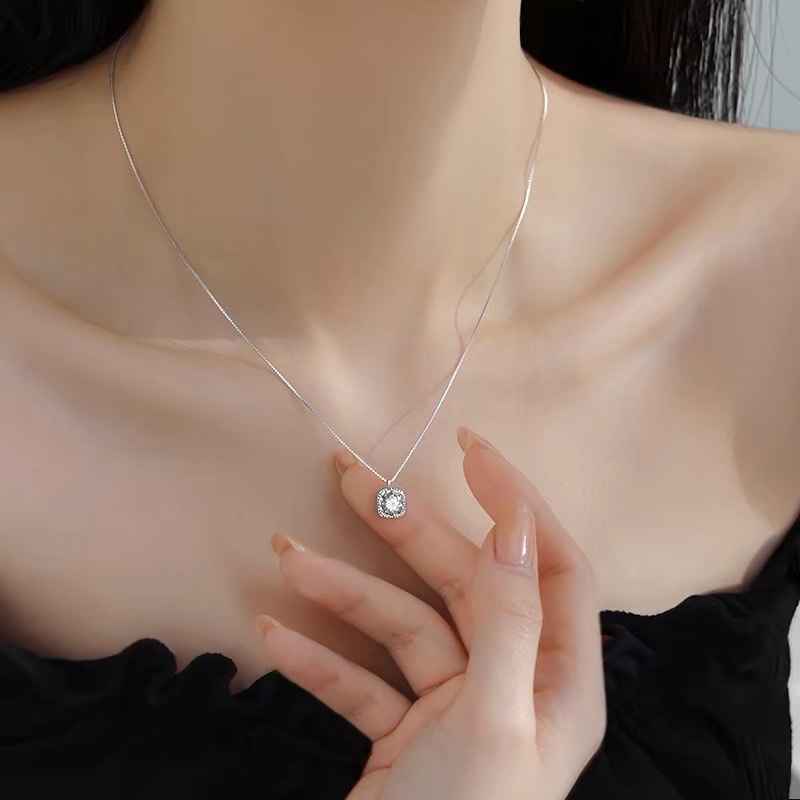 Geometric Small Sugar Cube Hanging Clavicle Necklace - Image 3